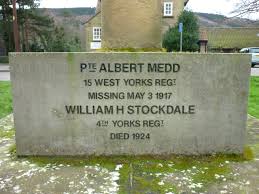 Inscriptions on war memorial 